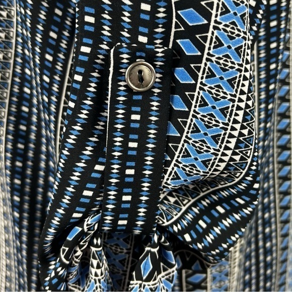 Evereve Allison Joy Navy Blue Print 3/4 Length Sleeve Top Medium - Picture 6 of 7